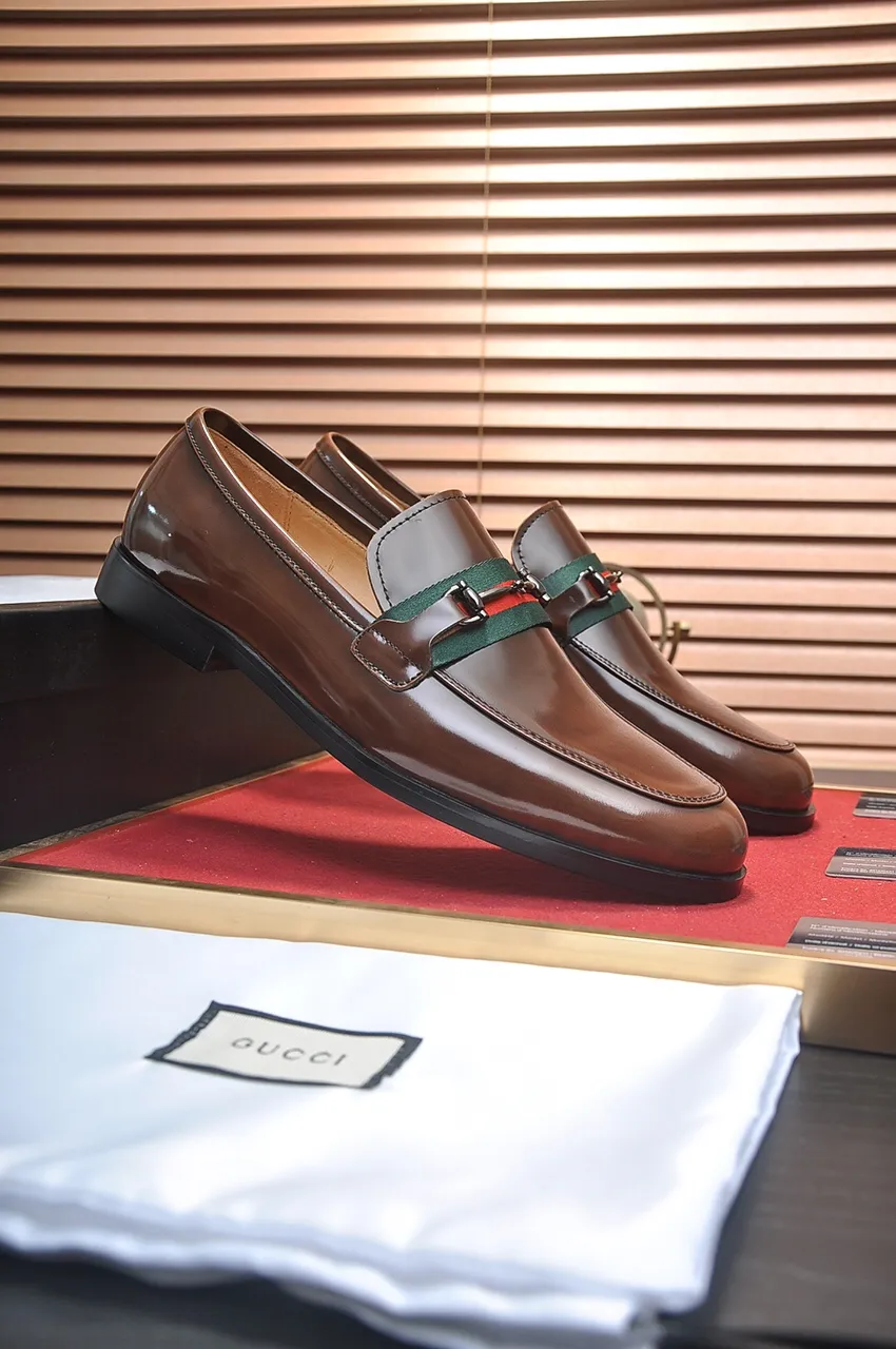 Factory price 540💶Italian top luxury men's shoe giant (GUCCI) (Gucci) (full cowhide lining) new arrival🍃Original European style🔰 Pleasant to the eye😍In order to make the shoes more durable and non-deformable🌀The production continues to follow traditional methods but there is still no lack of innovation💪The original sheepskin is chosen for the leather♻️Smooth, natural and exceptionally bright⭐Made of imported cowhide The rich man’s first choice 38-45 (45 customized)